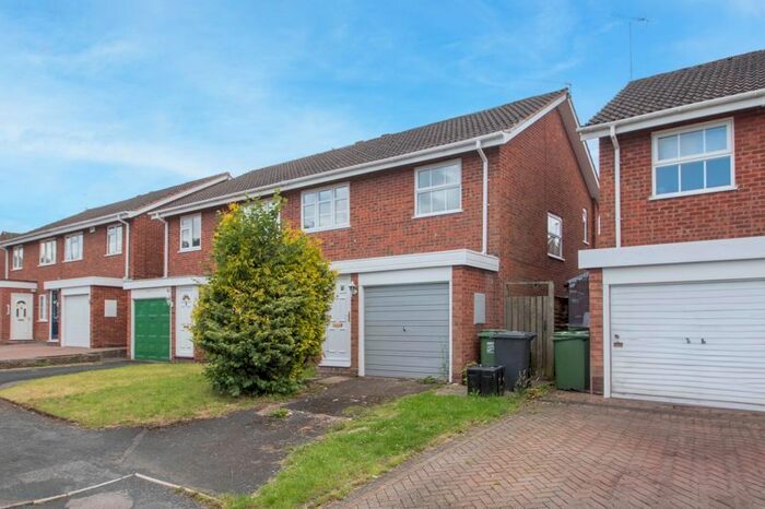 3 Bedroom Semi-Detached House To Rent In Edgmond Close, Winyates West, Redditch, B98