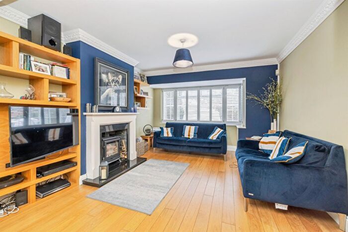 3 Bedroom Semi-detached House For Sale In Denham Way, Maple Cross, Rickmansworth, WD3