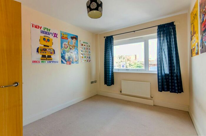 2 Bedroom Flat To Rent In Queen Street, Tottenham, London, N17