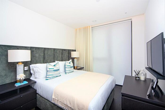 2 Bedroom Apartment To Rent In Thornes House, SW11