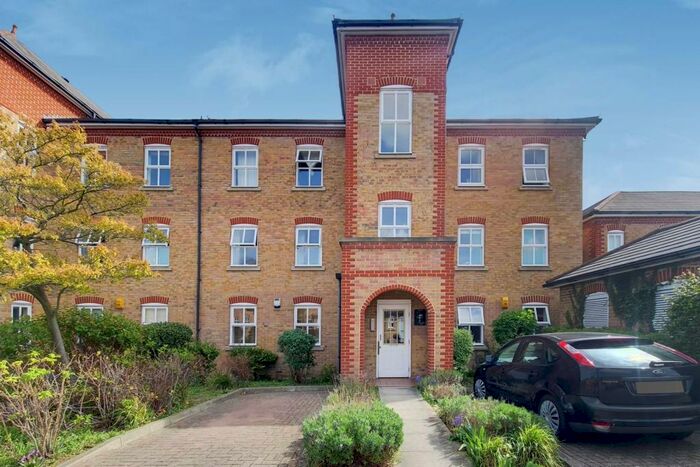 2 Bedroom Flat To Rent In Lullingstone Lane, Hither Green, London, SE13