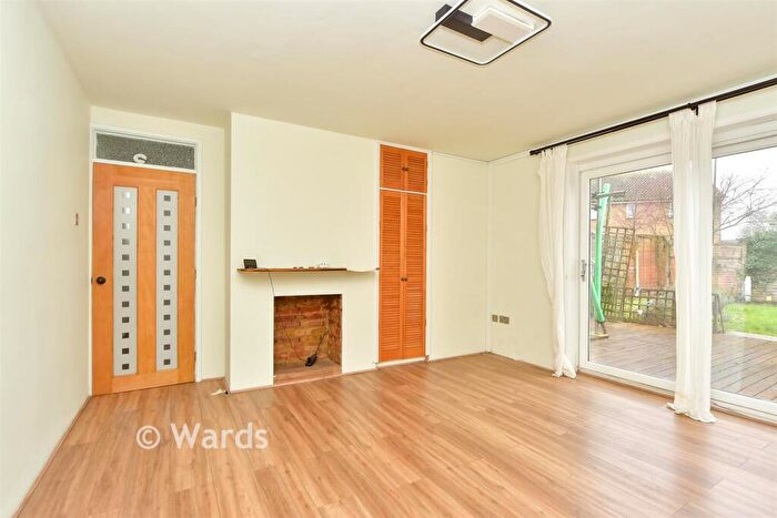 2 Bedroom Ground Maisonette For Sale In Commonwealth Close, Sittingbourne, Kent, ME10