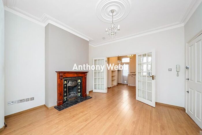 3 Bedroom Terraced House For Sale In Park Avenue, Palmers Green, N13