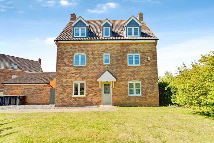 5 Bedroom Detached House For Sale In Maskell Drive, Bedford, MK41