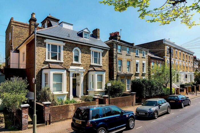 2 Bedroom Flat To Rent In Ramsden Road, Balham, London, SW12