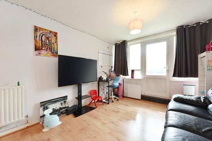 2 Bedroom Maisonette For Sale In Clearbrook Way, Stepney Green, E1