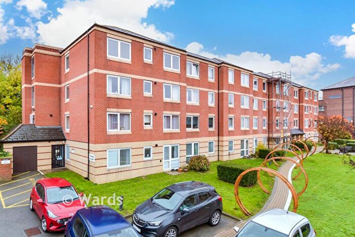 2 Bedroom Flat For Sale In Queen Anne Road, Maidstone, Kent, ME14