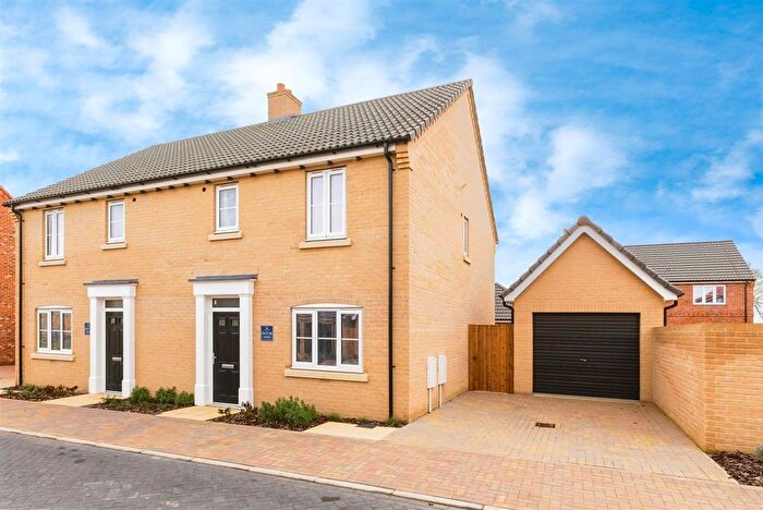 3 Bedroom Semi-Detached House For Sale In Skylark Drive, Wrentham, Beccles, NR34