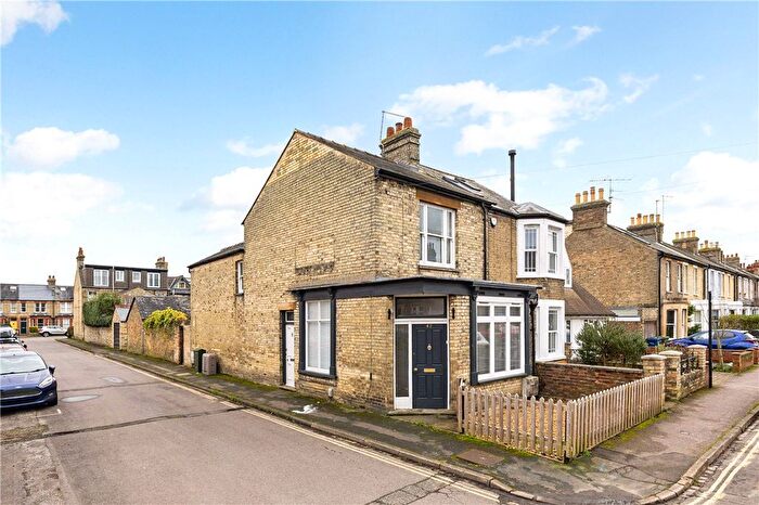 3 Bedroom End Terrace House For Sale In Richmond Road, Cambridge, CB4