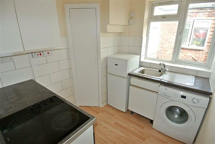 2 Bedroom Apartment To Rent In Addlestone, KT15