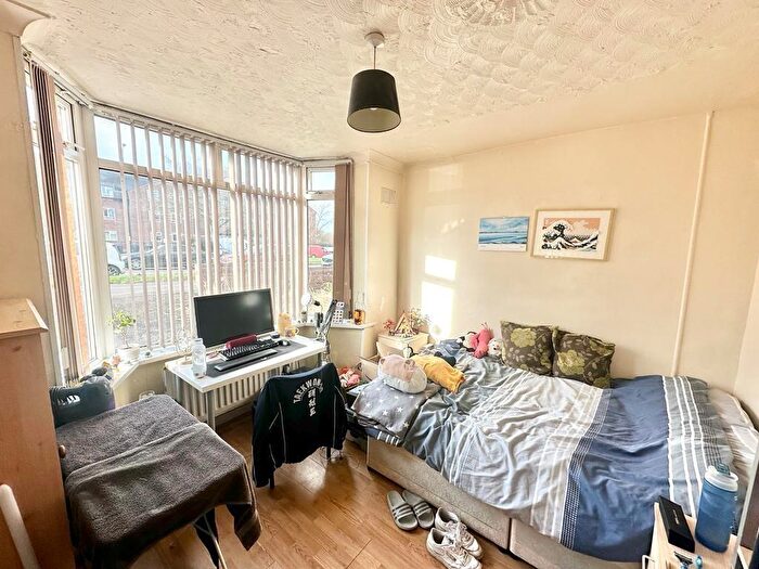 6 Bedroom House To Rent In Dawlish Road, Birmingham, B29