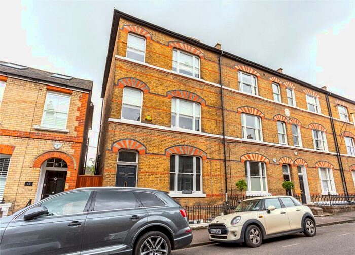 2 Bedroom Apartment To Rent In Grove Road, Garden Flat, Windsor, Berkshire, SL4
