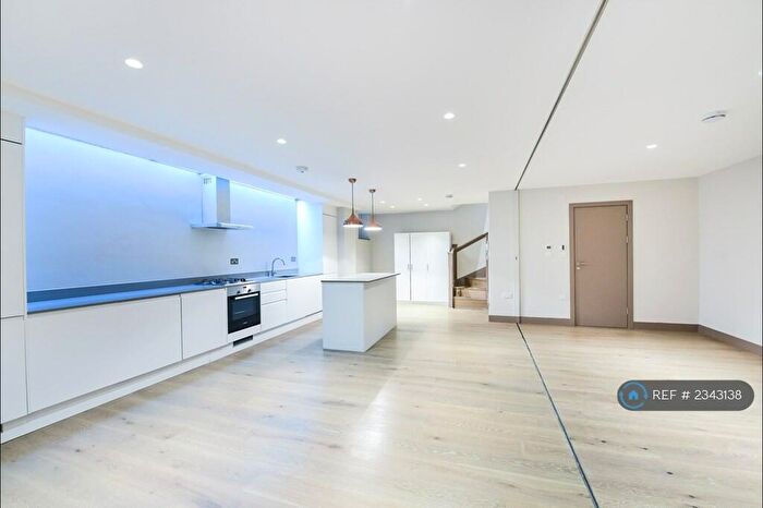 2 Bedroom Flat To Rent In Woodstock Avenue, London, NW11