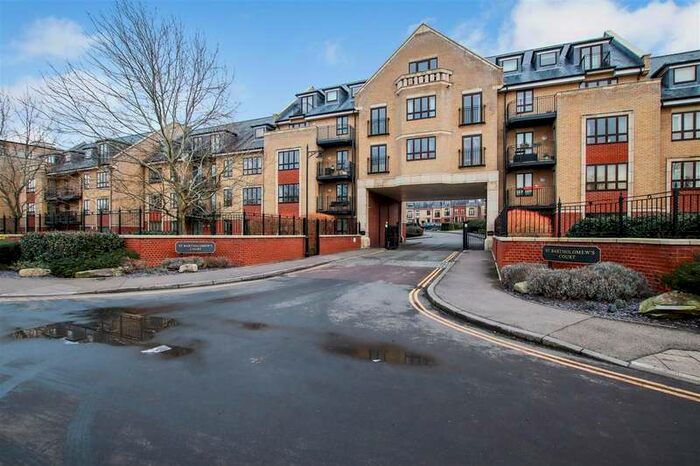 2 Bedroom Flat To Rent In St Bartholomew's Court, Riverside, Cambridge, CB5