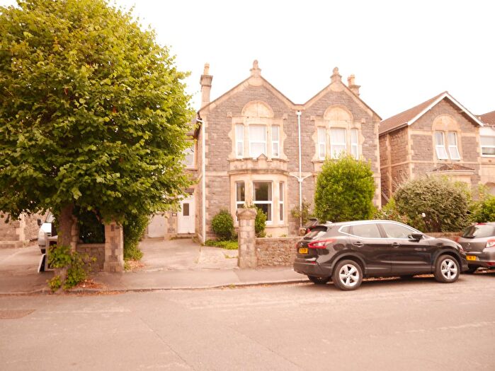 3 Bedroom Flat To Rent In Graham Road, Weston-Super-Mare, BS23
