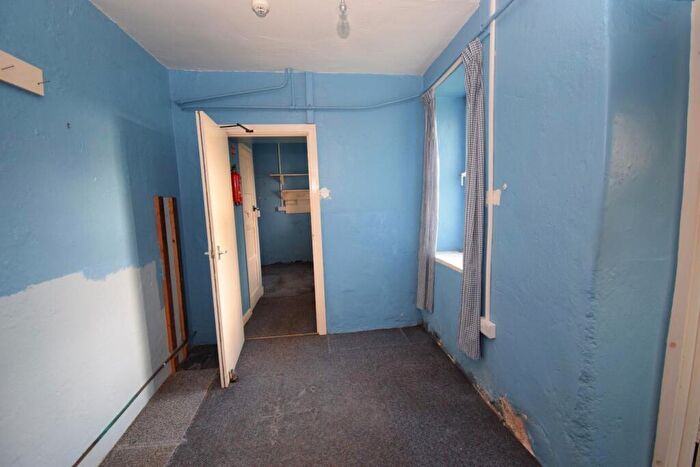 3 Bedroom Flat For Sale In Queens Road, Criccieth, LL52