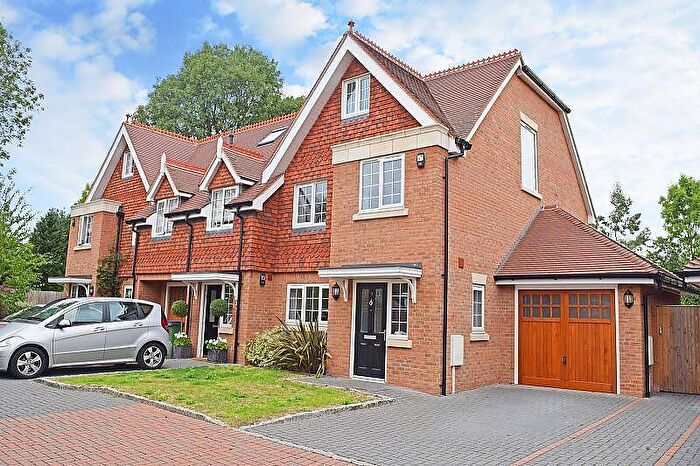 4 Bedroom End Of Terrace House To Rent In Millers Close, Walton-On-Thames, Surrey, KT12