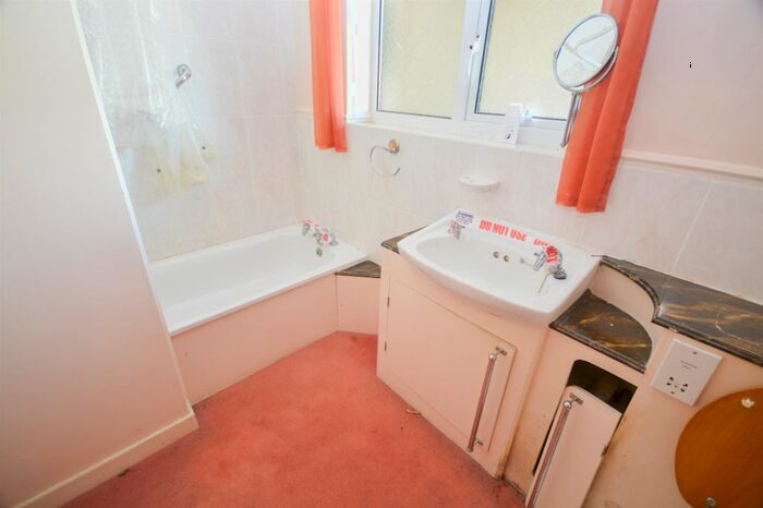2 Bedroom Detached Bungalow For Sale In The Mead, Bexhill-On-Sea, TN39