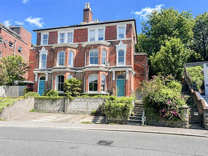 1 Bedroom Flat For Sale In St Helens Road, Hastings, TN34