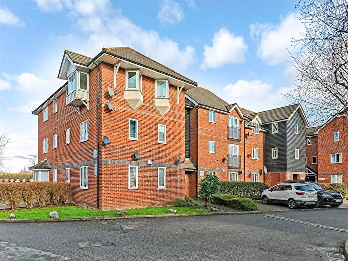 2 Bedroom Flat To Rent In Mandeville Court, London, E4