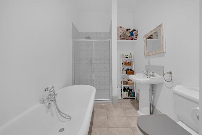 2 Bedroom Flat For Sale In College Road, Bromley, BR1