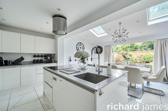 4 Bedroom Detached House For Sale In Loveage Close, Woodhall Park, Swindon, SN2