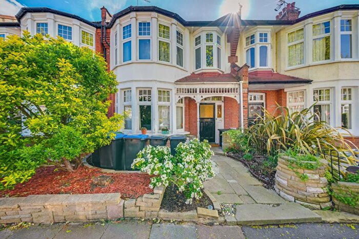 1 Bedroom Flat For Sale In Cranley Gardens, London, N13