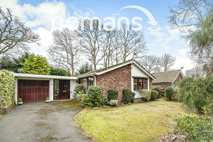 3 Bedroom Bungalow To Rent In Parkway, Crowthorne, RG45