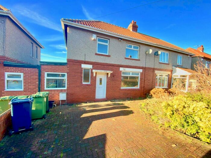 3 Bedroom Semi-Detached House To Rent In Brixham Avenue, Low Fell, Gateshead, NE9