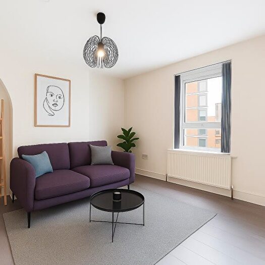 3 Bedroom Terraced House To Rent In Oldham Road :: Ancoats, M4