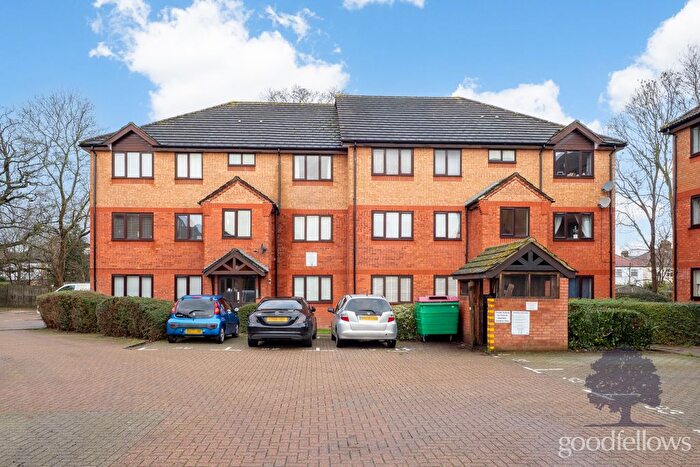 2 Bedroom Flat To Rent In Chartwell Gardens, Cheam, Sutton, SM3