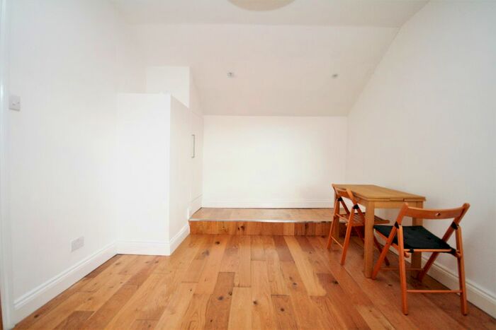 1 Bedroom Flat To Rent In Rathcoole Gardens, Crouch End, N8