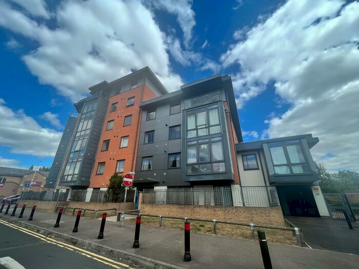 2 Bedroom Apartment To Rent In Lynmouth Avenue, Chelmsford, CM2