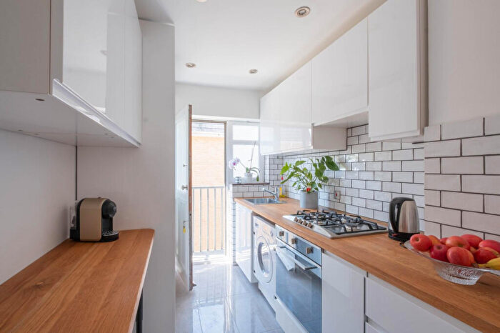 2 Bedroom Apartment To Rent In Blakewood Court, Anerley Park, London, SE20