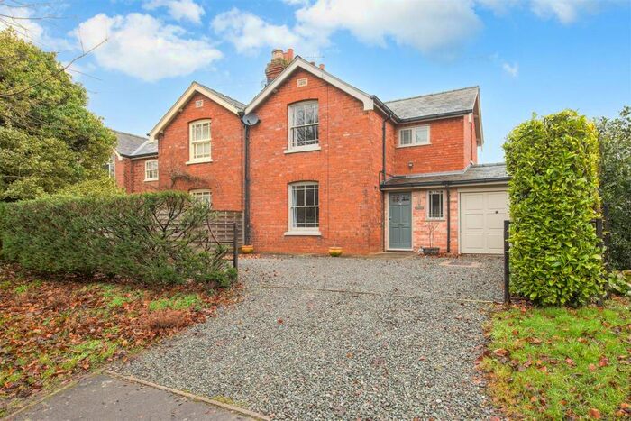 3 Bedroom Semi-Detached House For Sale In School Lane, Canwick, Lincoln, LN4