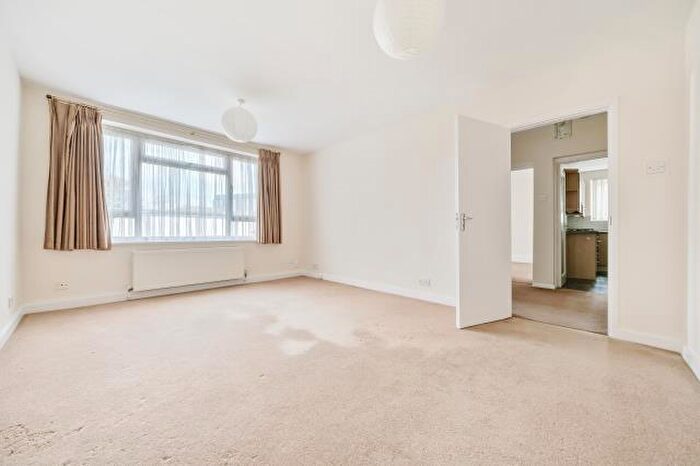 1 Bedroom Apartment To Rent In Alexandra Grove, North Finchley, N12