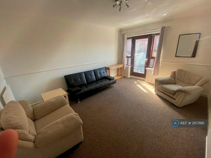 4 Bedroom Terraced House To Rent In Abercromby Street, Glasgow, G40