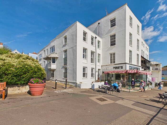 2 Bedroom Flat For Sale In The Parade, Broadstairs, CT10