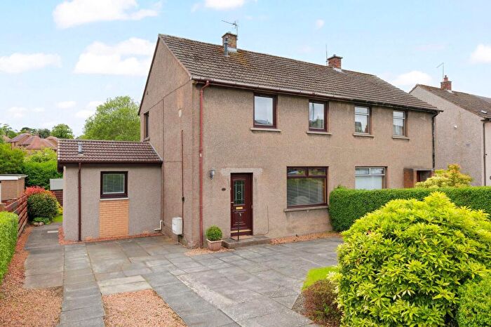 3 Bedroom Semi-Detached House For Sale In Wedderburn Crescent, Dunfermline, KY11