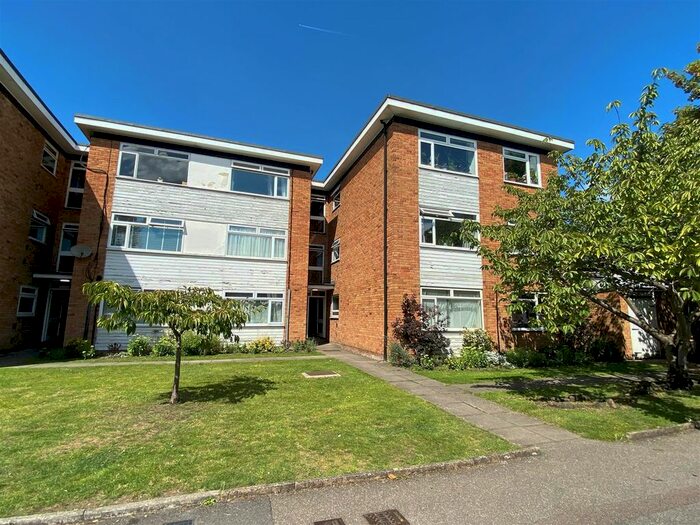 2 Bedroom Flat To Rent In Sycamore Grove, New Malden, KT3