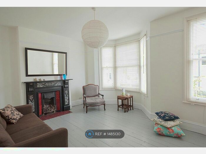 2 Bedroom Flat To Rent In First Floor, London, NW10