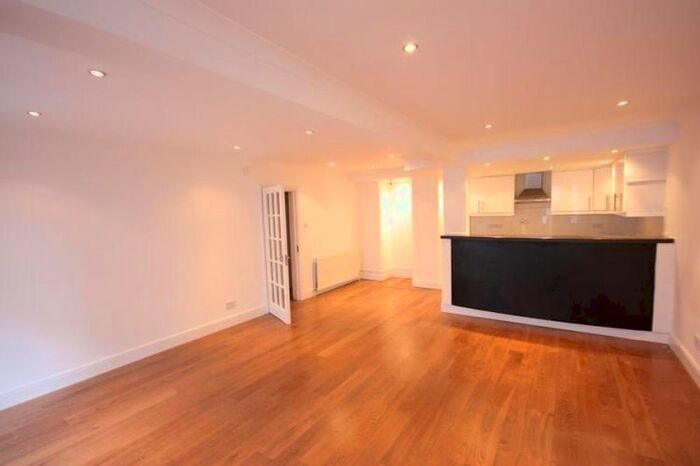 3 Bedroom Flat To Rent In Gloucester Mews, London, W2