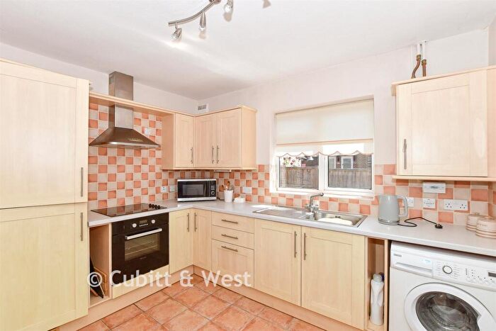 3 Bedroom Detached Bungalow For Sale In High Street, Dormansland, Surrey, RH7