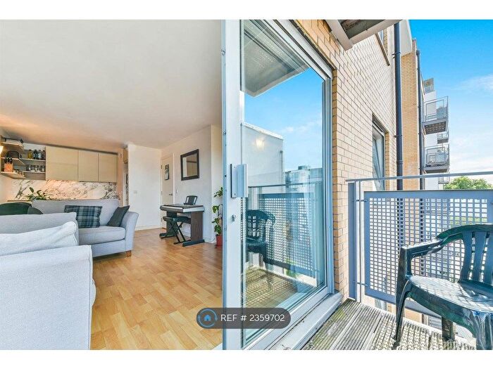 2 Bedroom Flat To Rent In Arizona Building, London, SE13