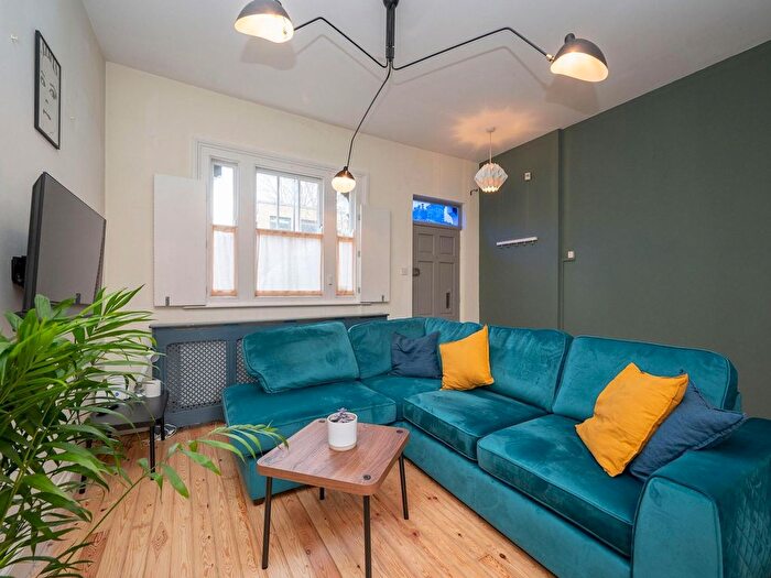 2 Bedroom Flat To Rent In Hackney, E8