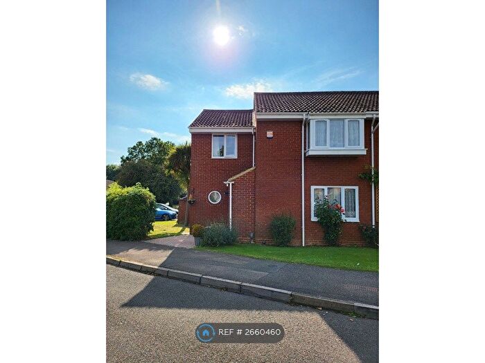 4 Bedroom Semi-detached House To Rent In Mercury Avenue, Wokingham, RG41