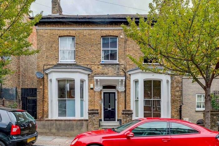 1 Bedroom Flat To Rent In Bickerton Road, Archway, N19