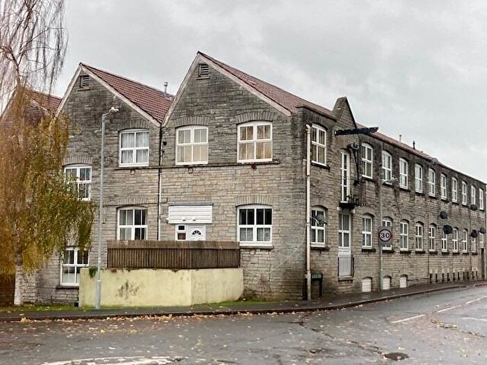 1 Bedroom Flat To Rent In Springbok Close, Street, BA16