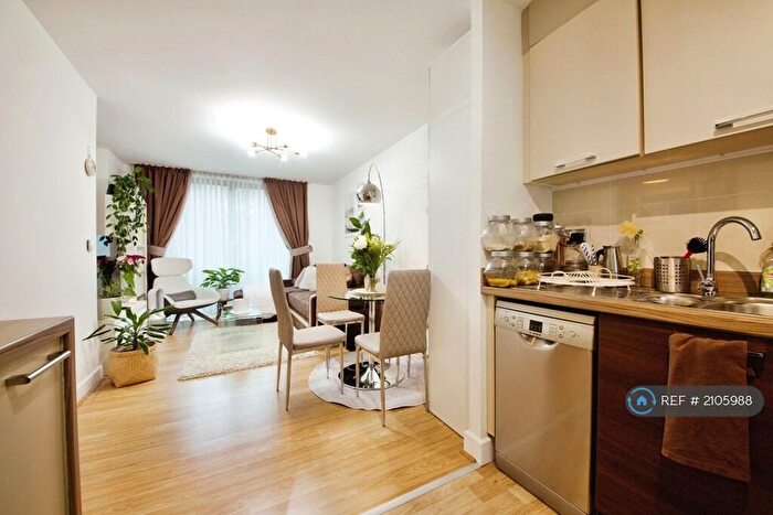 2 Bedroom Flat To Rent In Connaught Heights, London, E16