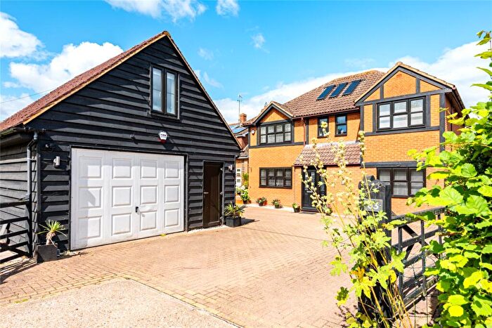 4 Bedroom Detached House For Sale In Lower Icknield Way, Chinnor, Oxfordshire, OX39